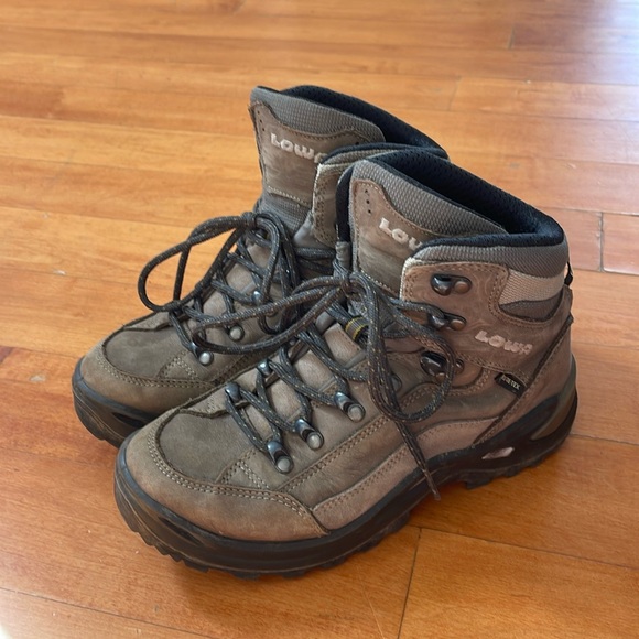 Women’s hiking boots - Picture 1 of 3
